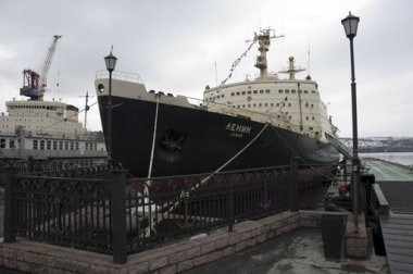 Lenin docked (Sergey Eshenko, STR))